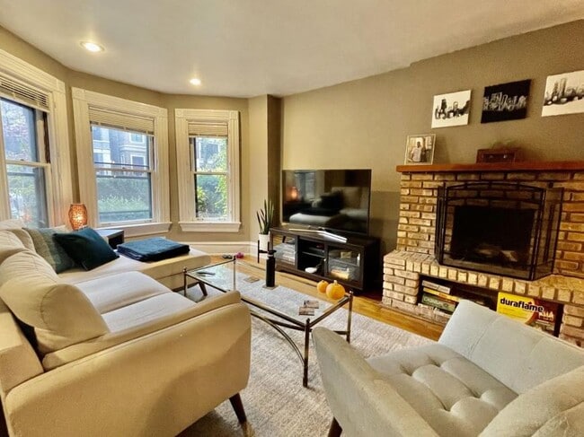 Building Photo - 2 bedroom in Chicago IL 60614