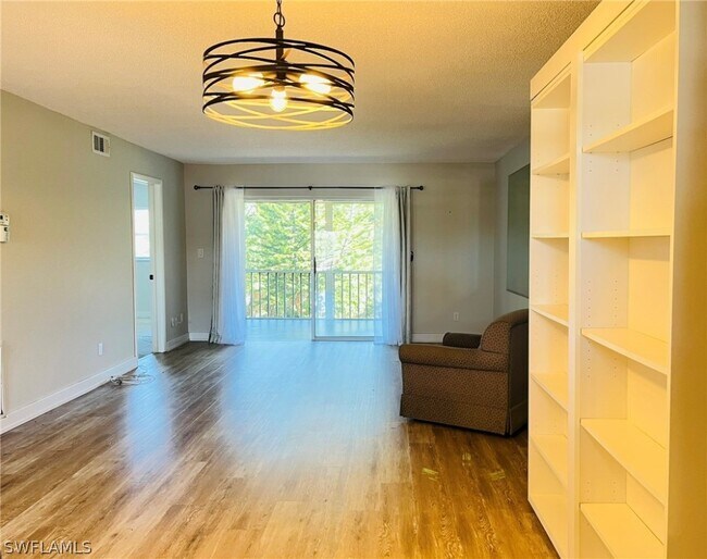 Building Photo - 4912 Tamiami Trl E