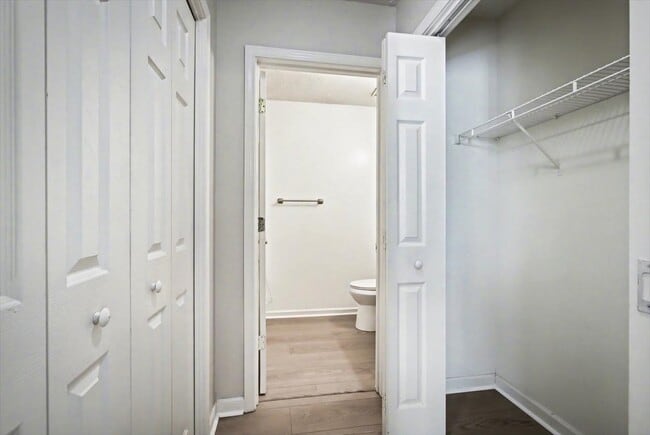 Building Photo - 1217 Clock St