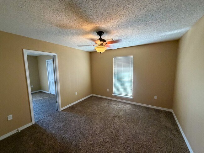 Building Photo - 4697 Lovegrass Ln