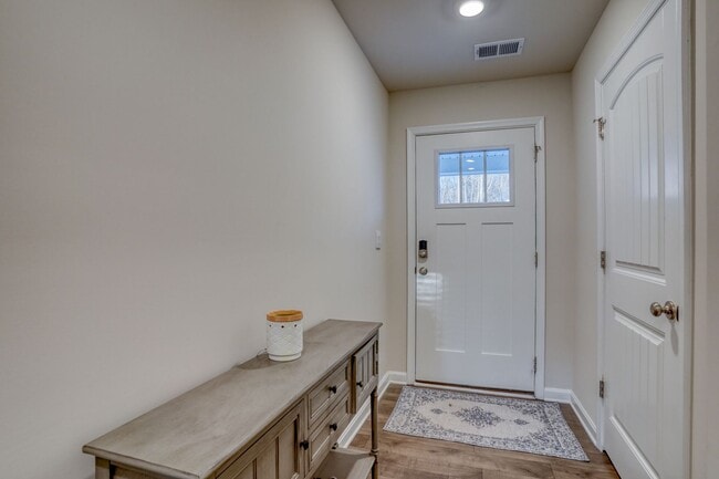 Building Photo - 124 Currant Cir