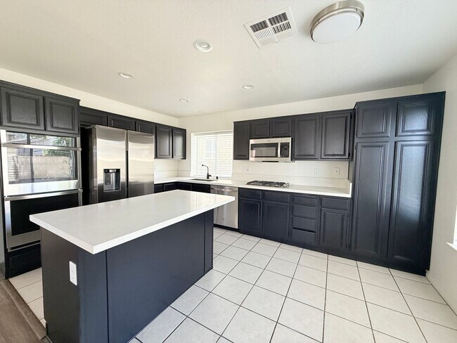 Building Photo - Highly desirable North Summerlin single-fa...