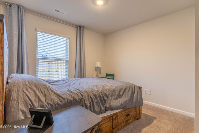 Building Photo - 509 Birdsong Dr