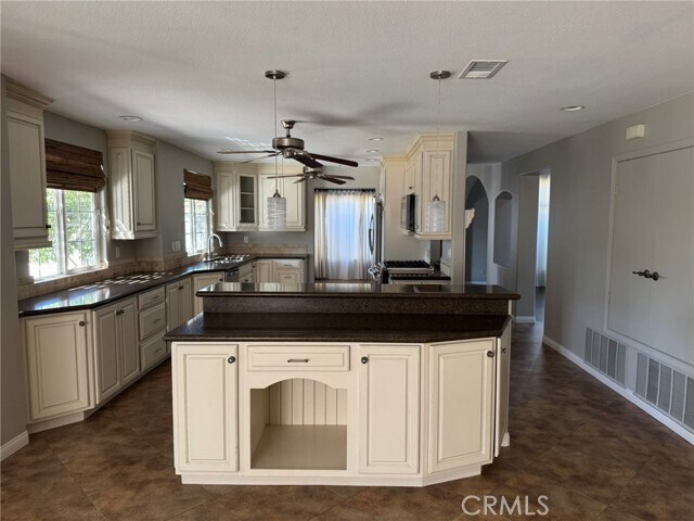 Building Photo - 1990 Willowbrook Dr