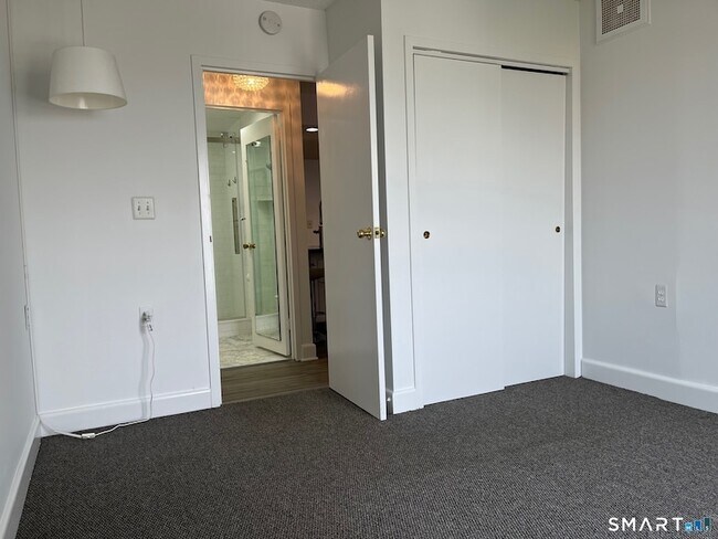 Building Photo - 60 Strawberry Hill Ave