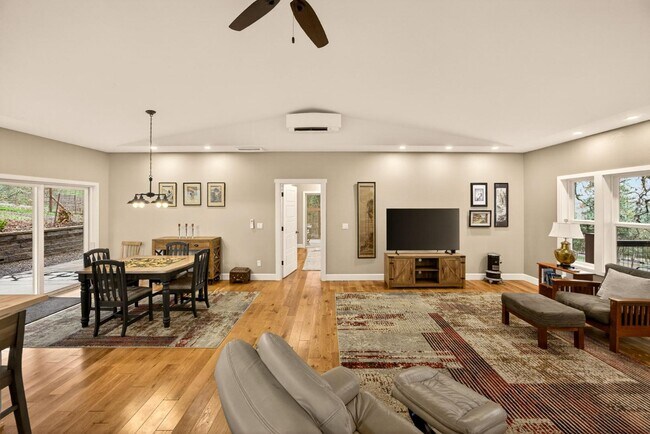 Building Photo - 860 Humbug Creek Rd