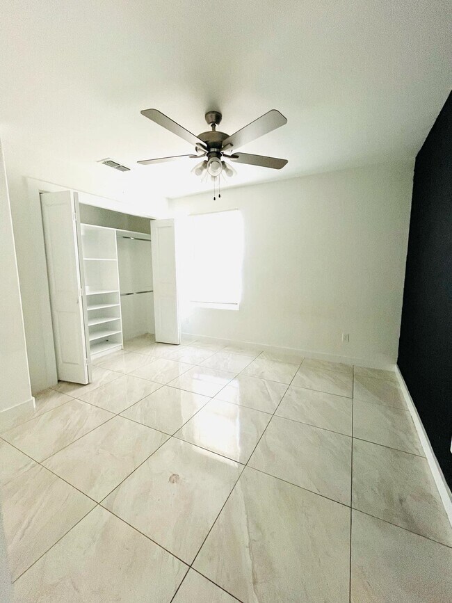 Building Photo - 403 Graneros Ave