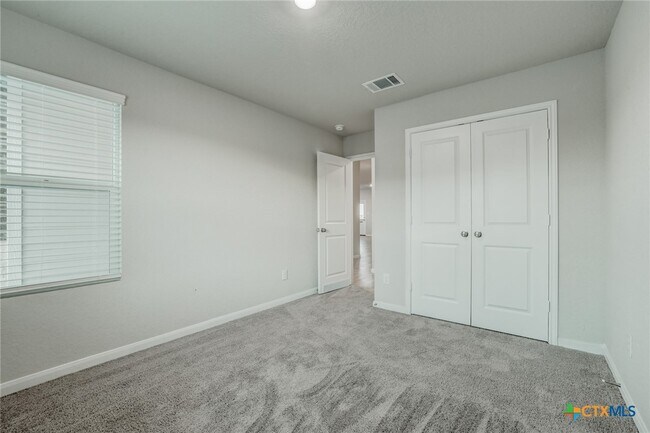 Building Photo - 1945 Redstart