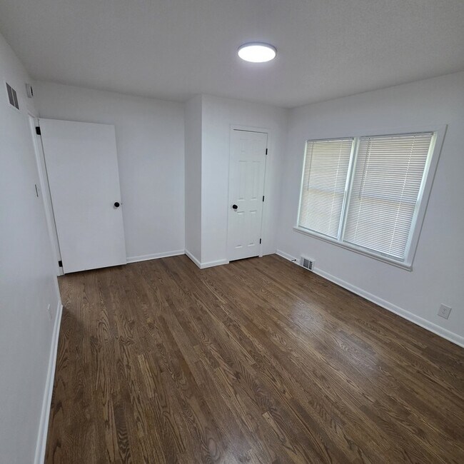 Building Photo - Spacious 4 bedrooms and 2 full baths home located on Holmes Rd in Kansas City, MO