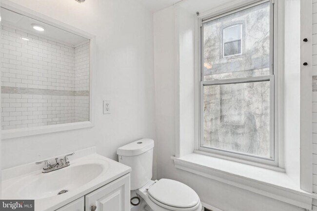 Building Photo - 21 E Price St