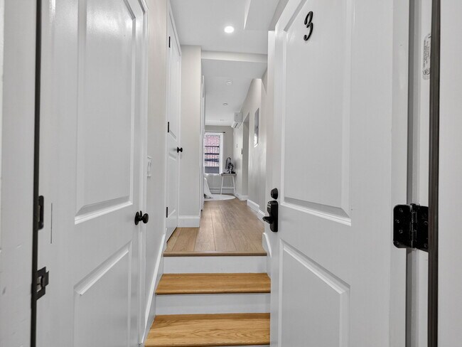 Building Photo - 174 Salem St