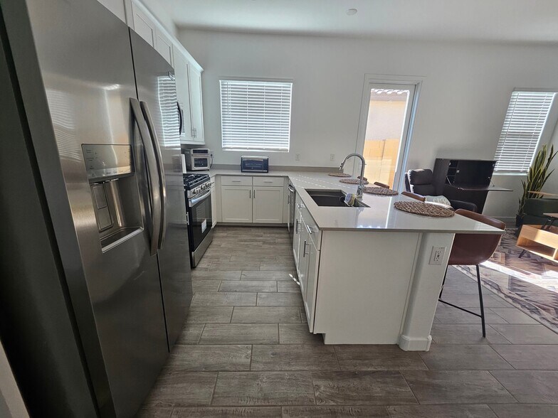 Building Photo - 17593 W Victory St