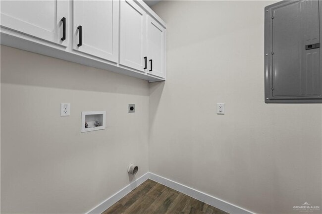 Building Photo - 20 N Mangrove St