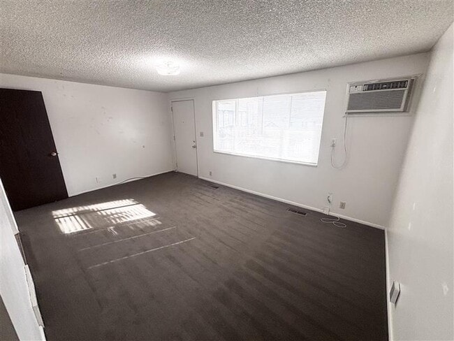 Building Photo - 258 N 400 W St