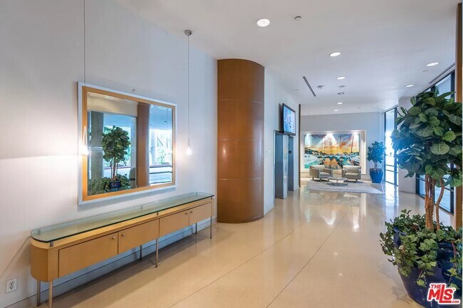 Building Photo - 4335 Marina City Dr