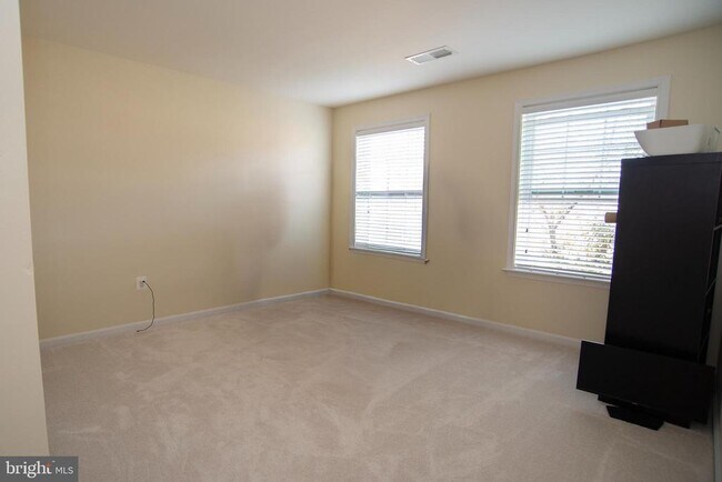 Building Photo - 20 Aster Ln