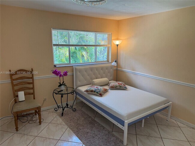 Building Photo - 1211 NE 27th Ave