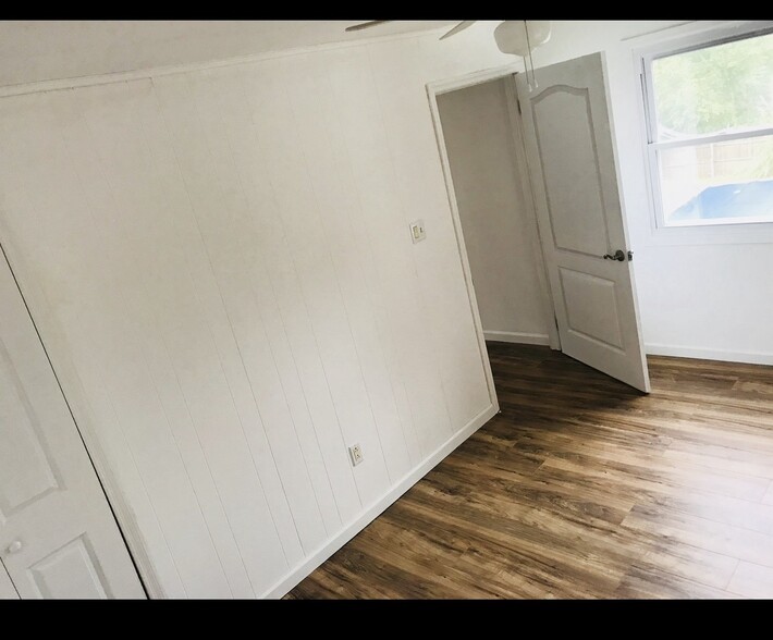 Building Photo - 137 W Johnson Ave