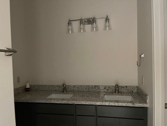 Building Photo - 6908 Molinos Dr