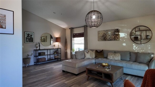 Building Photo - 723 Lady Diana Dr