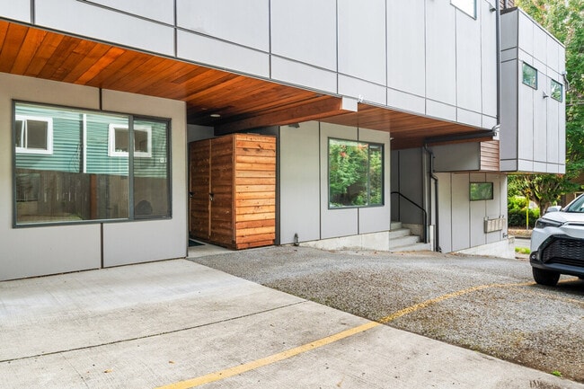 Building Photo - 3905 Greenwood Ave N