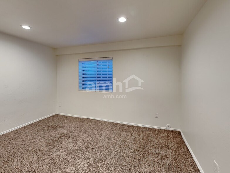 Building Photo - 1008 E 11780 S
