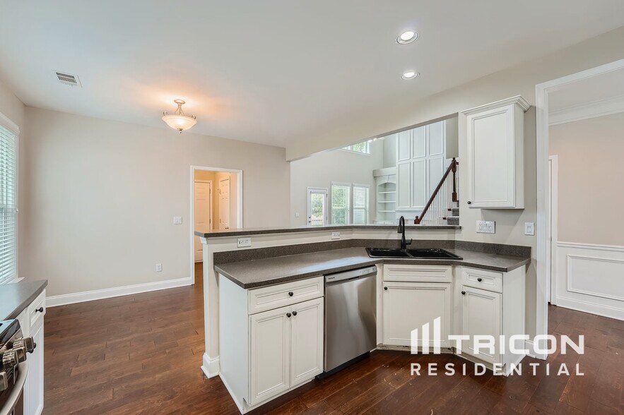 Building Photo - 3819 Stagecoach Ln