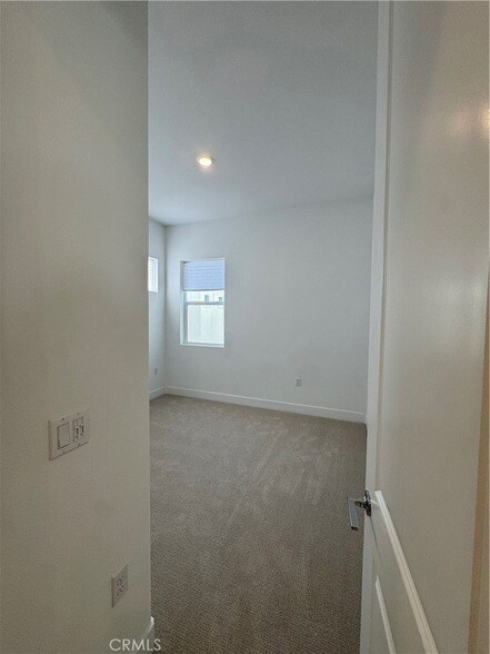 Building Photo - 436 Loon