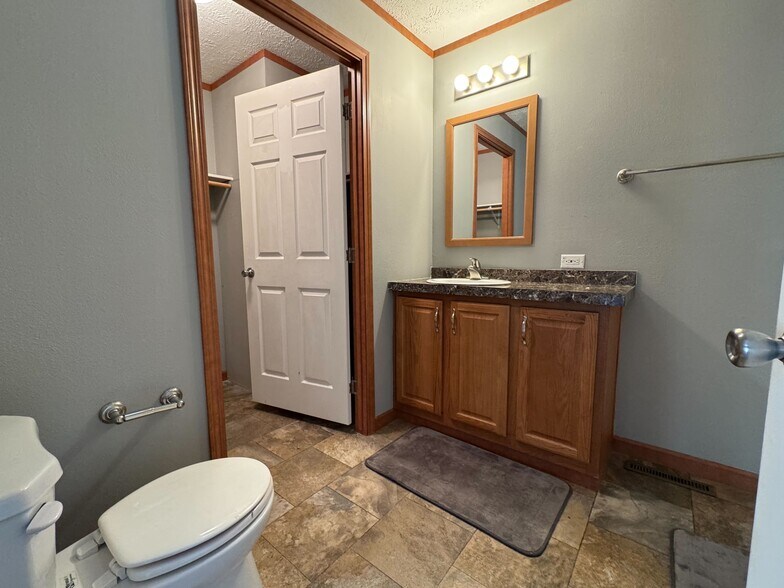 Building Photo - 2021 Lark Ln NW