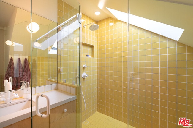 Building Photo - 5676 Hub St