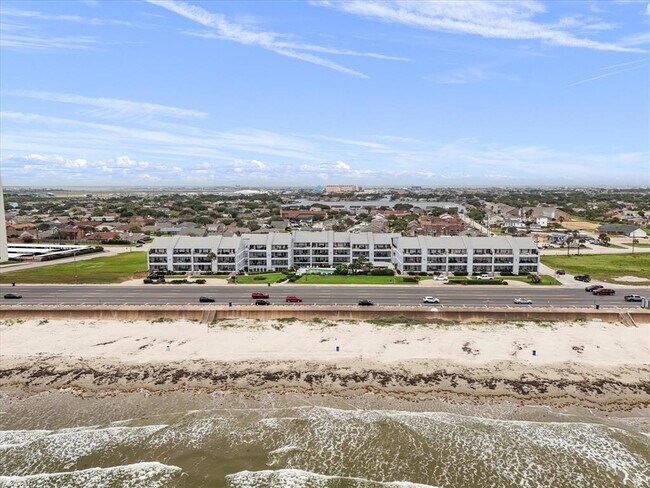 Building Photo - 7600 Seawall Blvd