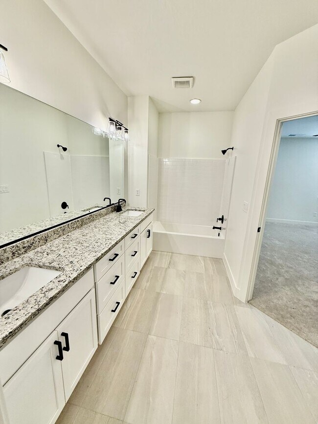Building Photo - Adorable 3-BR Home In The Heart of Washington