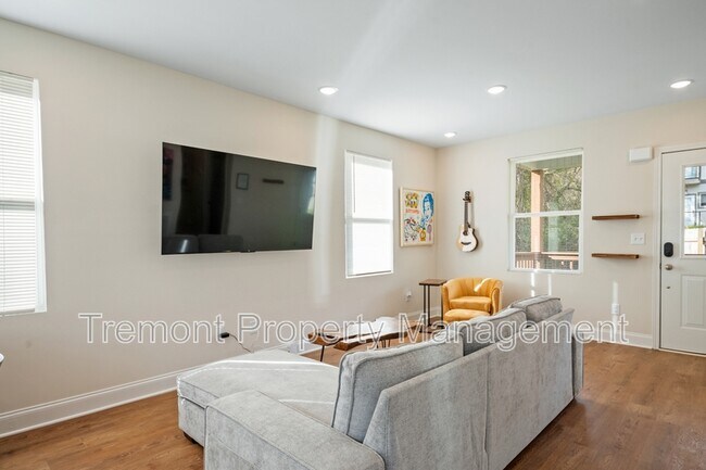 Building Photo - 24 Sawyer St