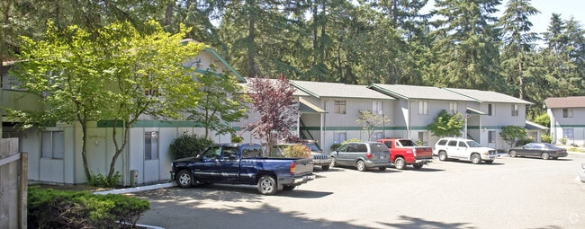 Building Photo - Lakewood Tudor Haus