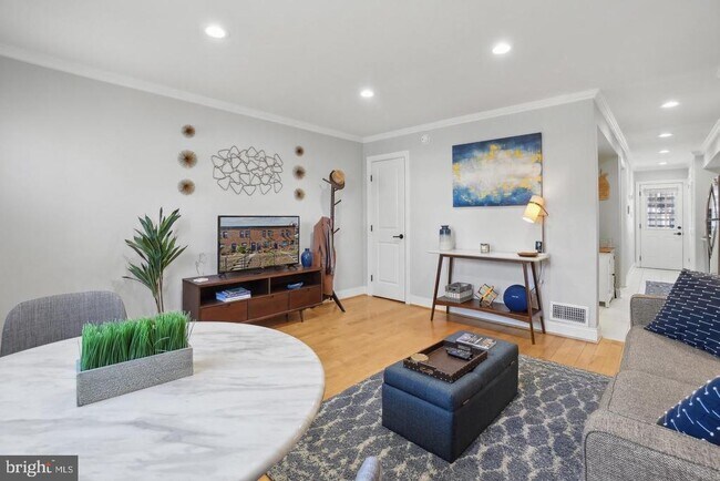 Building Photo - 123 17th St SE