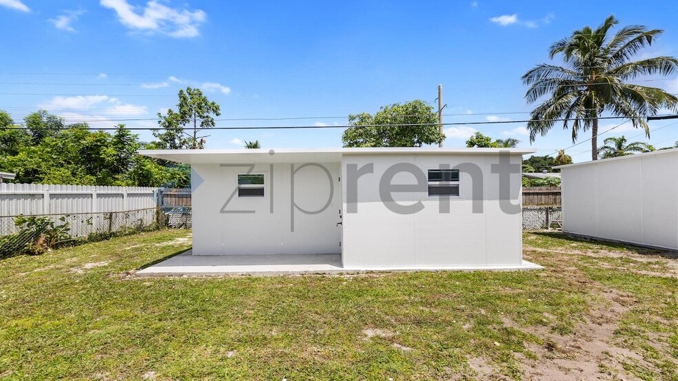 Building Photo - Unit C