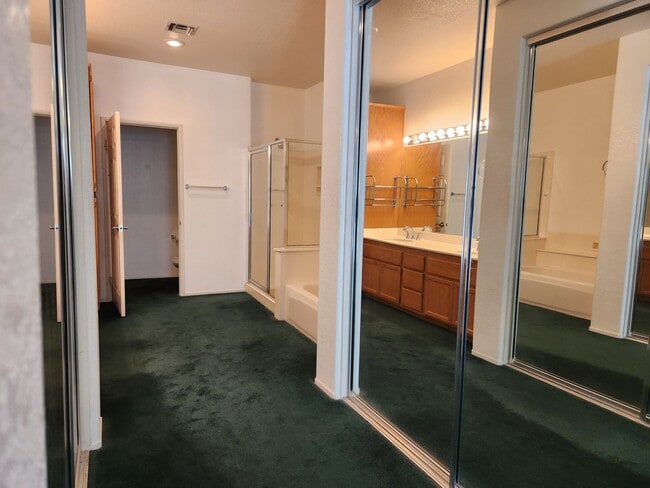 Building Photo - SINGLE STORY TOWN HOME AVAILABLE
