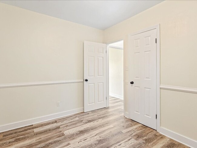 Building Photo - Luxury Remodeled 4 Bedrooms  2 Full Baths