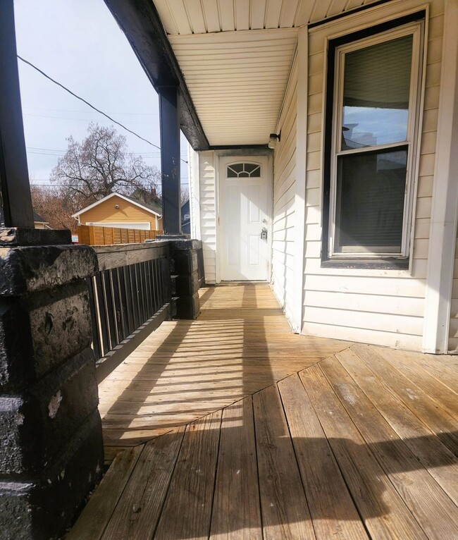 Building Photo - Duplex W 47th