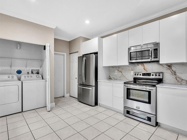 Building Photo - 4283 Vineyard Cir