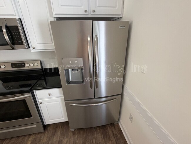 Building Photo - 220 Braylock Dr