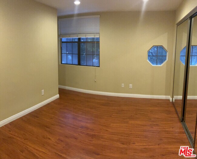 Building Photo - 698 S Berendo St