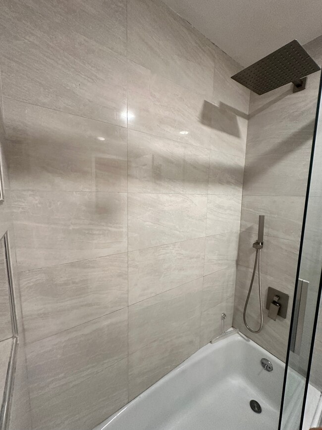 Building Photo - 5625 N Sumner Wy