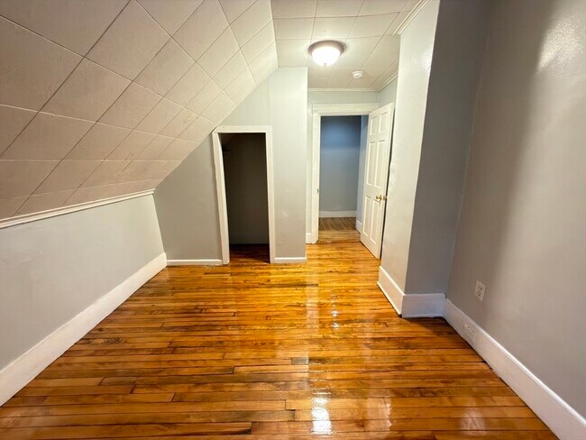 Building Photo - 47 Cedar St