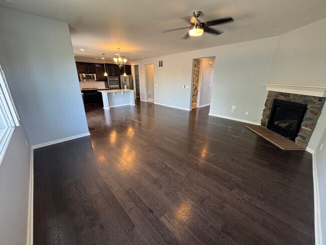 Building Photo - Beautiful spacious home in a lovely quiet ...