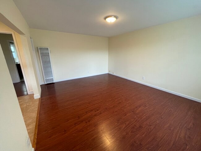 Building Photo - 1939 Hill Ave