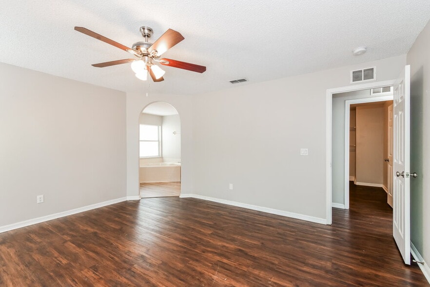 Building Photo - 16329 Coopers Hawk Ave