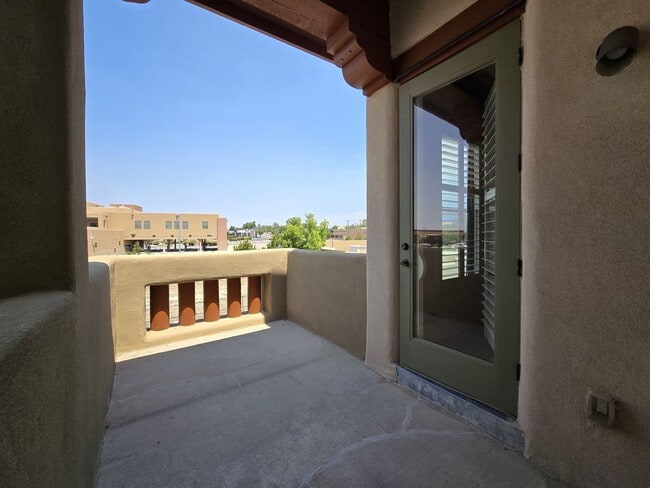 Building Photo - 1405 Vegas Verdes Dr