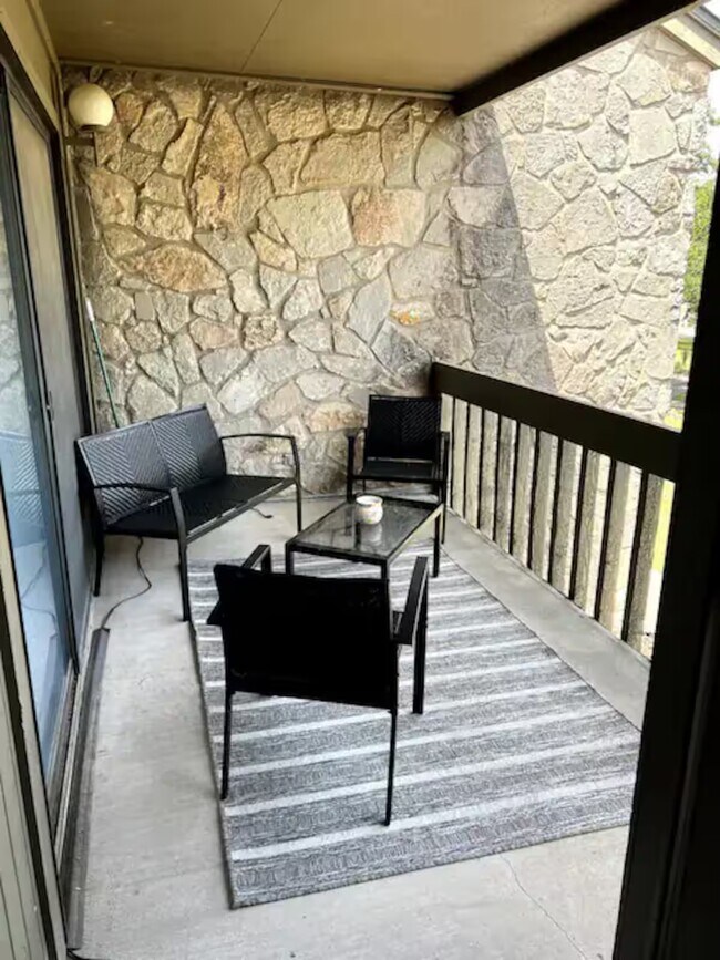 Building Photo - 222 T Bar M Dr