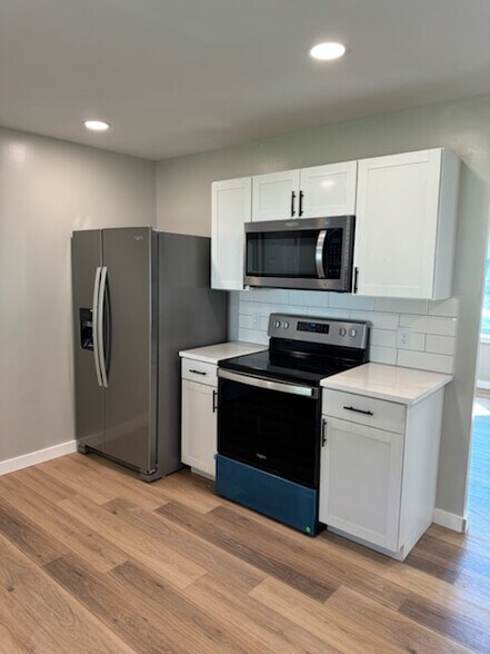 Building Photo - 353 Meadow Dr